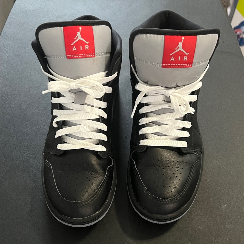 Men's Air Jordan Retro 1 Mid SE Casual Shoes